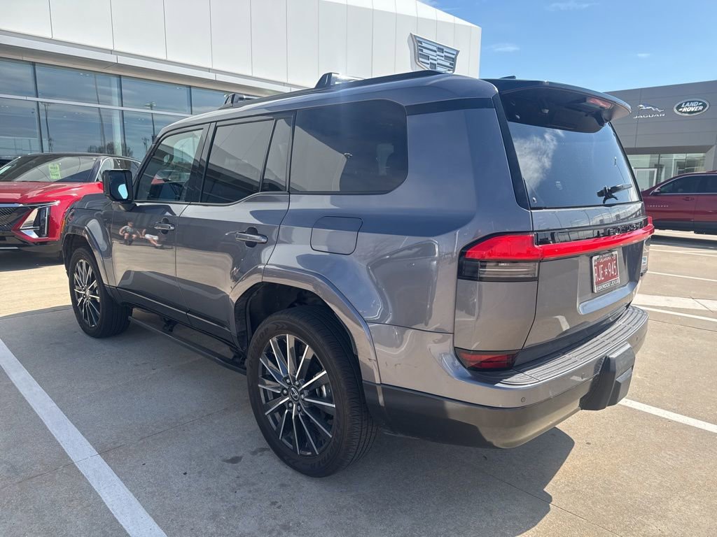 Used 2024 Lexus GX 550 w/ Accessory Package (Z1) image 2