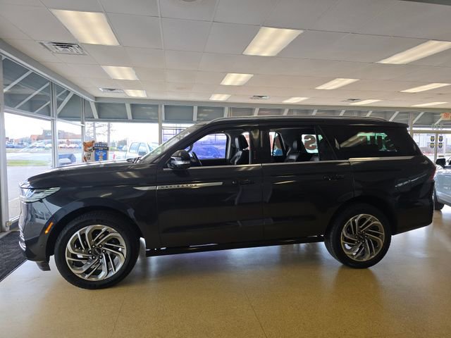 Used 2025 Lincoln Navigator Reserve image 7