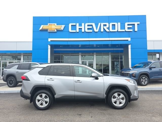 Used 2021 Toyota RAV4 XLE image 2
