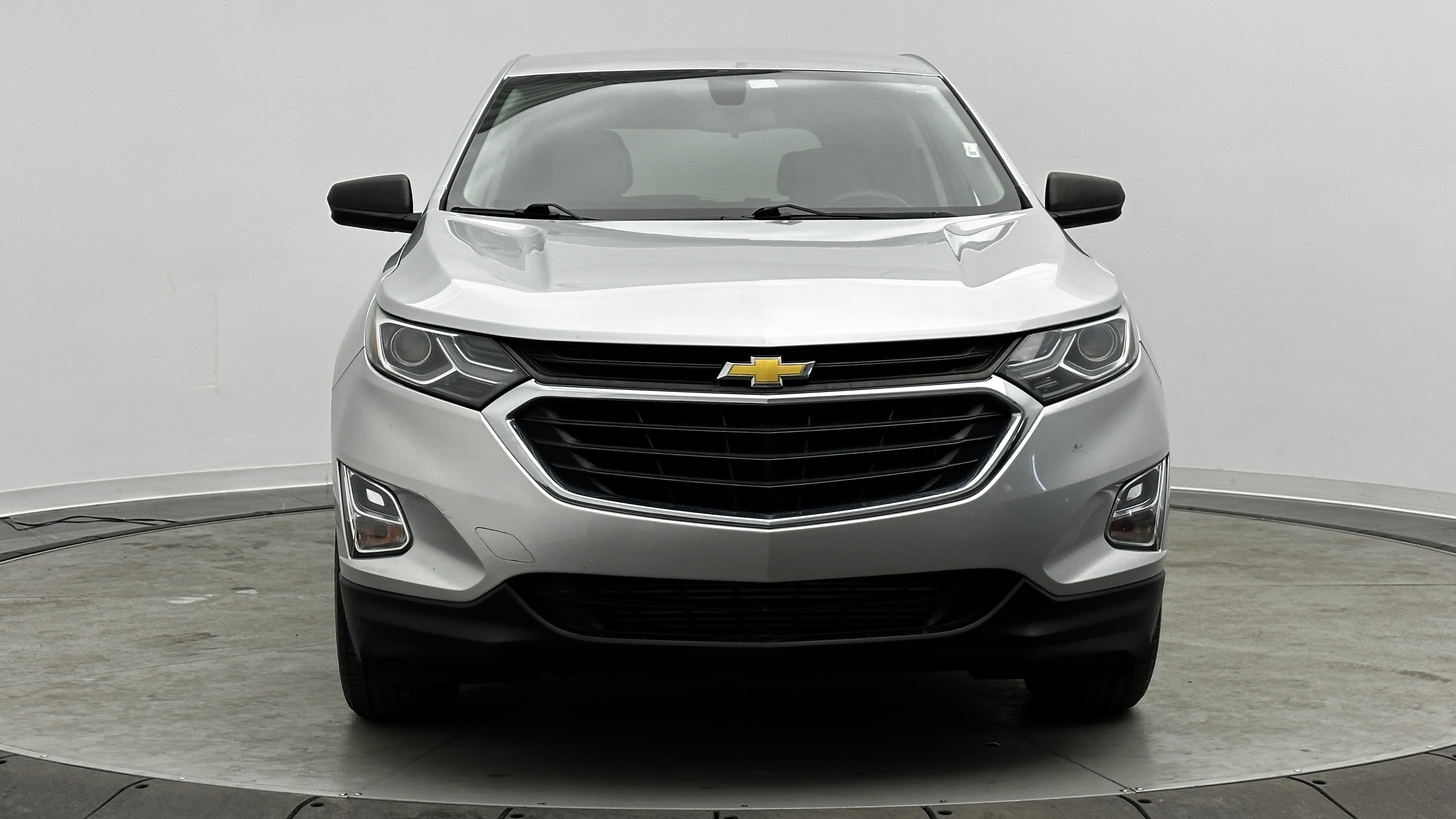 Used 2019 Chevrolet Equinox LS w/ LS Convenience Package image 2