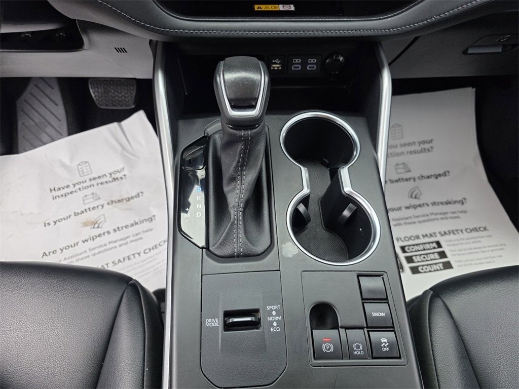 Certified 2024 Toyota Highlander XLE image 30
