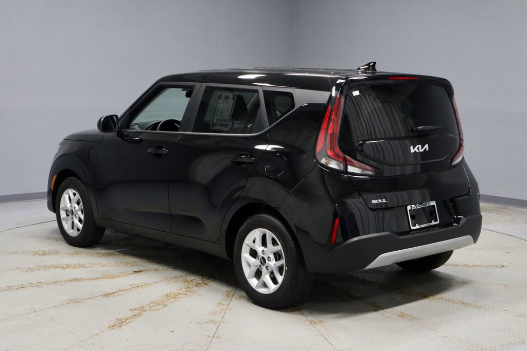 Used 2025 Kia Soul LX image 7