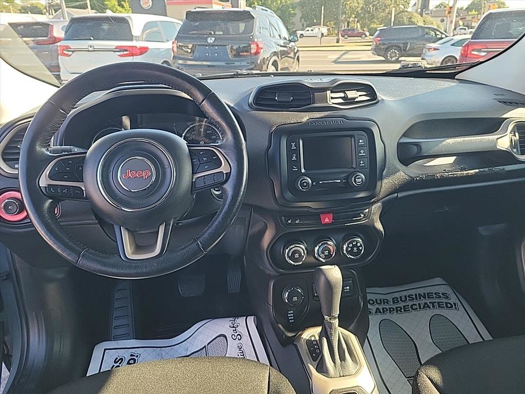 Used 2017 Jeep Renegade Latitude w/ Cold Weather Group AWD/4WD image 11