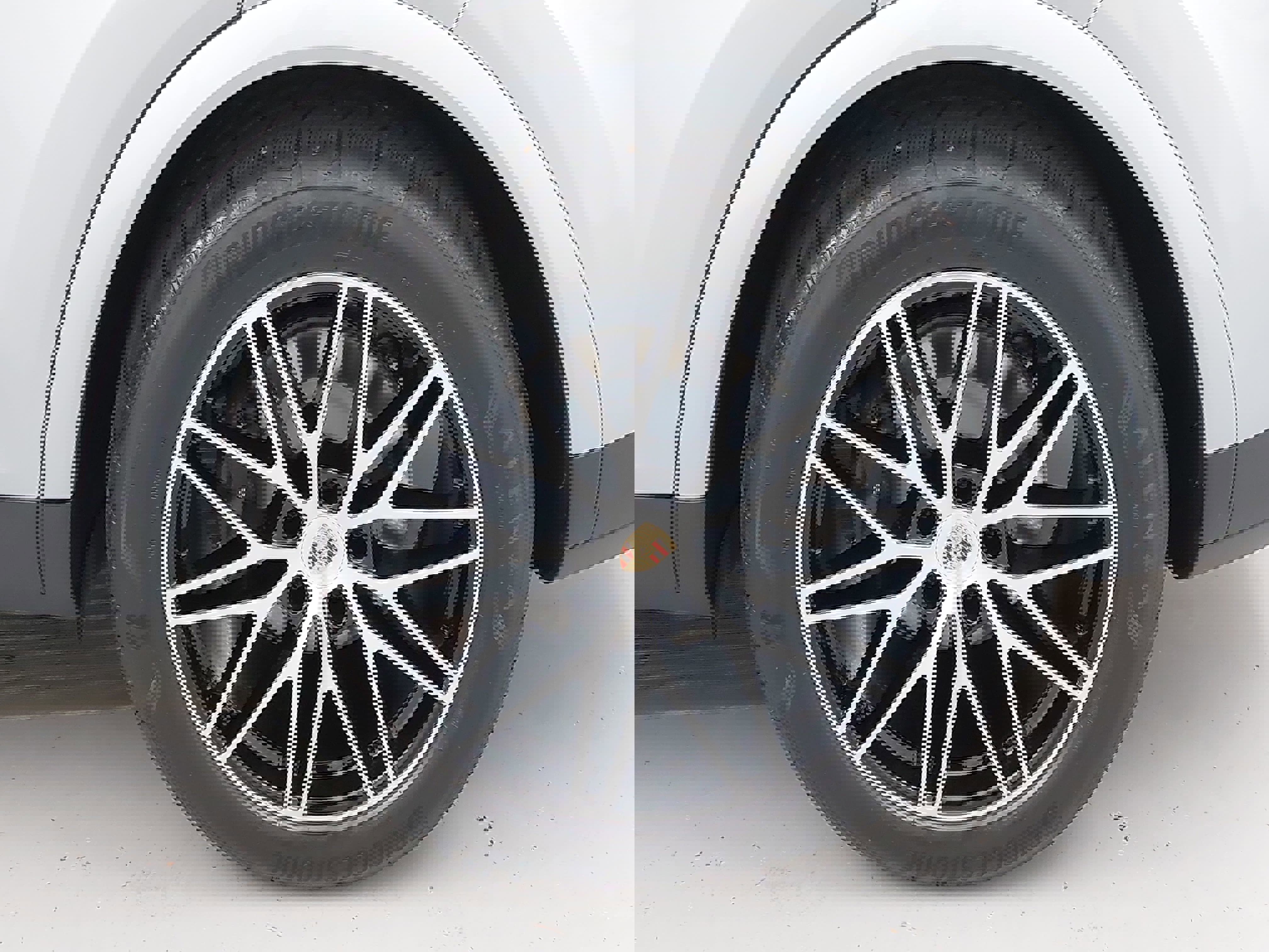 Used 2025 Porsche Cayenne image 36