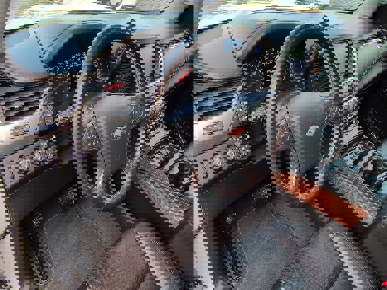 Used 2019 Chevrolet Suburban Premier image 2