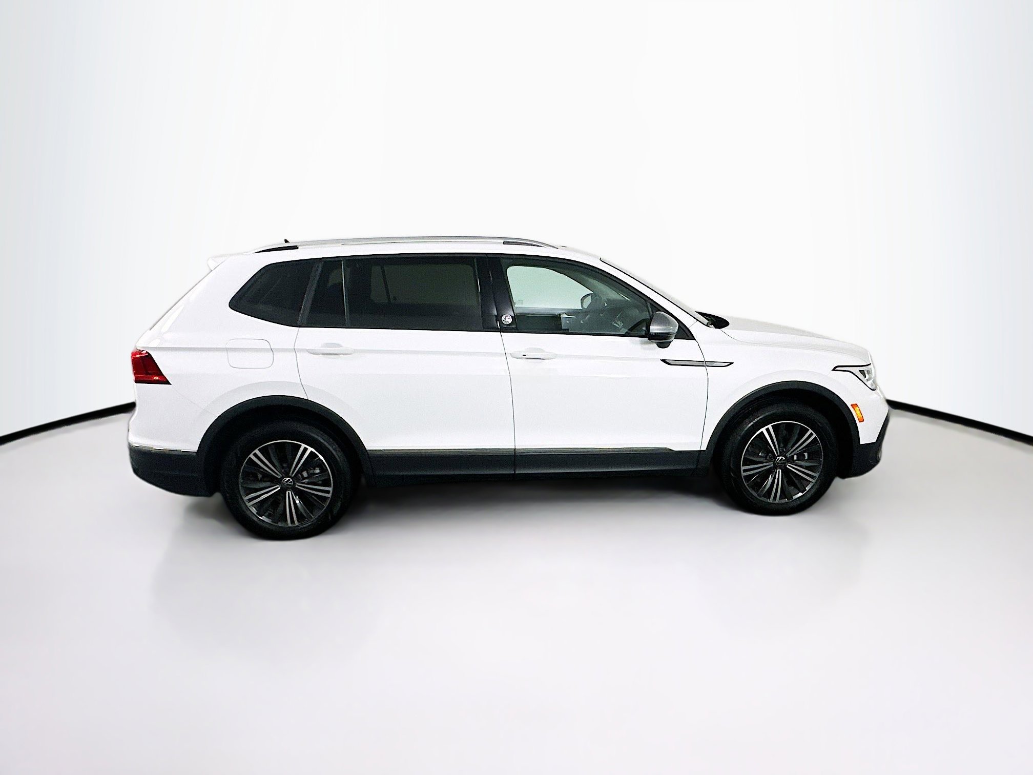 Used 2024 Volkswagen Tiguan Wolfsburg Edition image 10