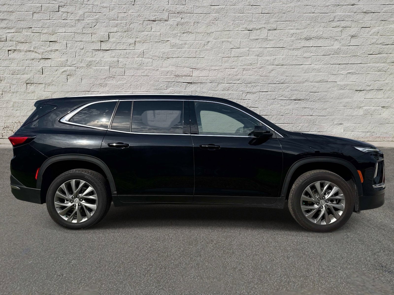 Used 2025 Buick Enclave Preferred FWD image 6