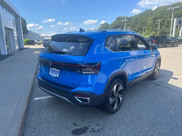 Used 2025 Volkswagen Taos SE AWD/4WD image 3