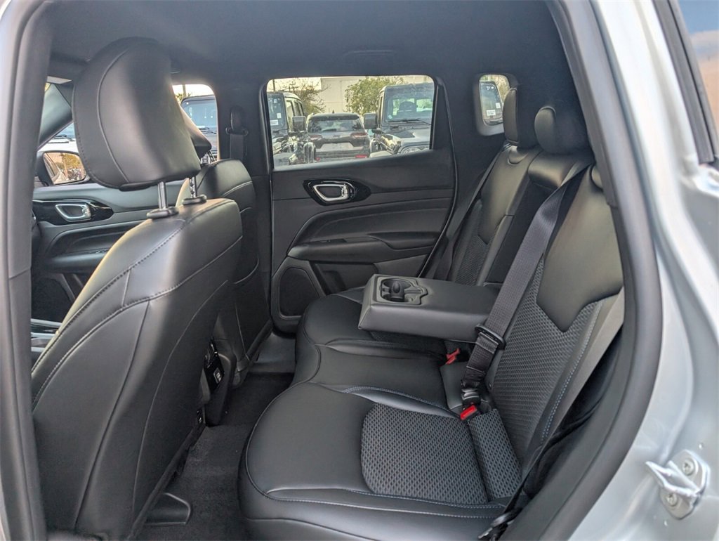 New 2026 Jeep Compass Latitude image 12