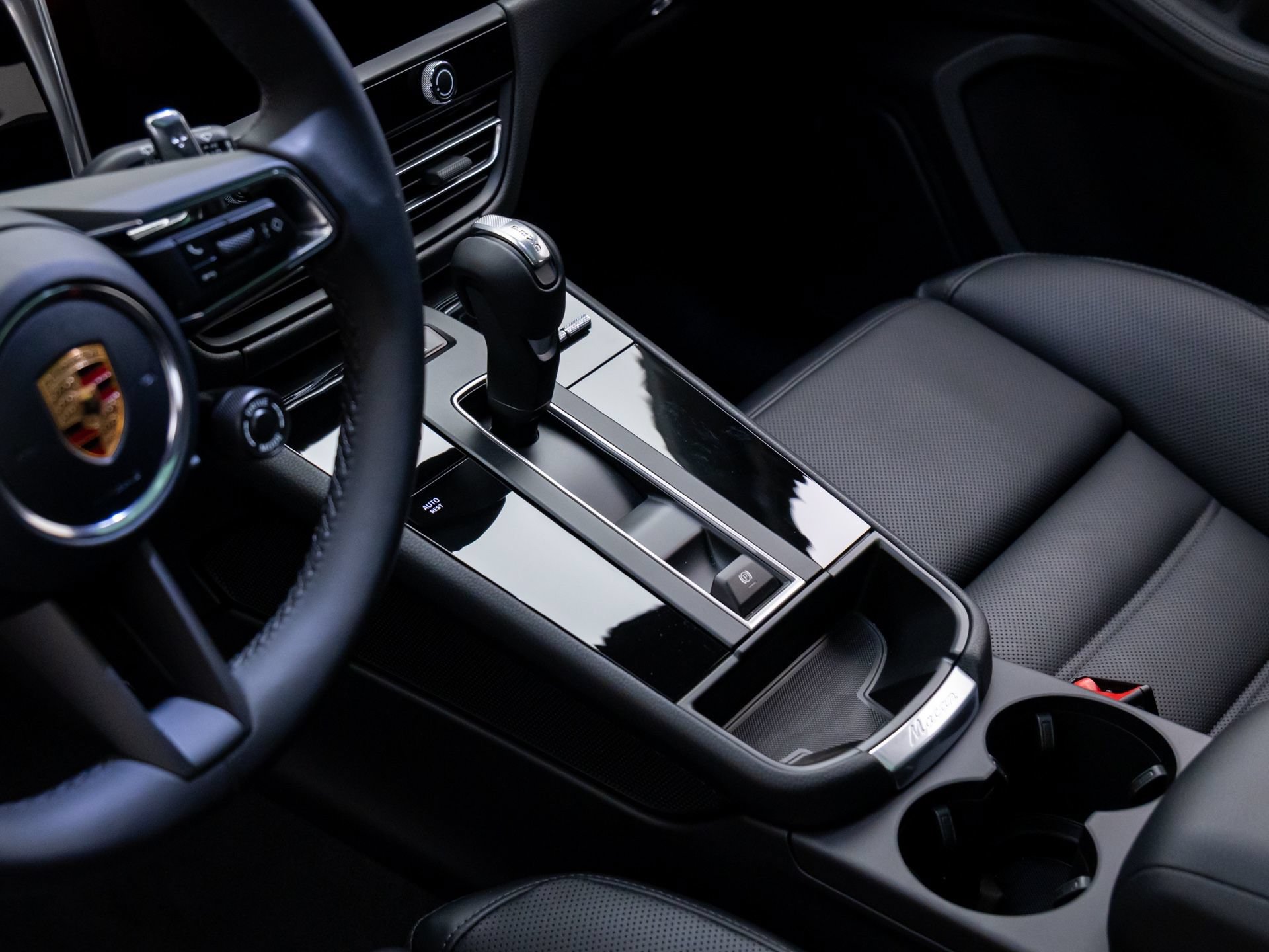 Certified 2026 Porsche Macan AWD/4WD image 13