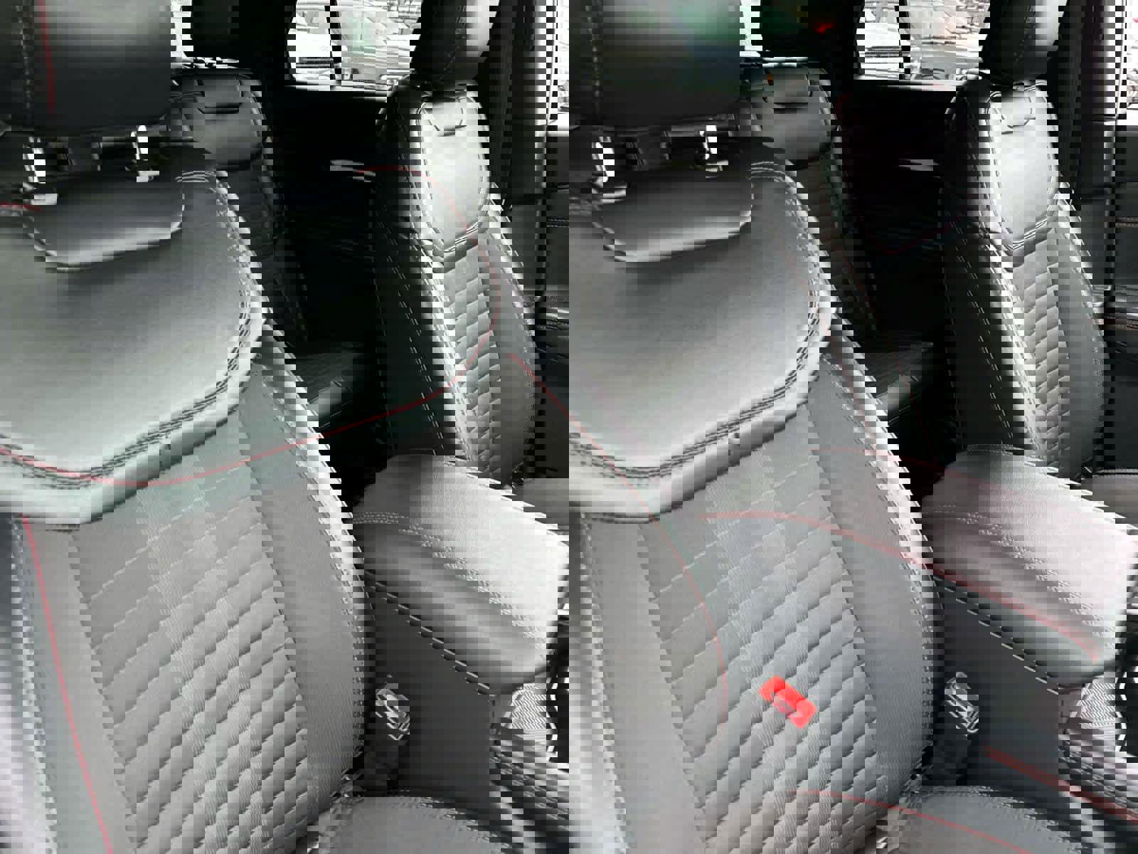 Used 2025 Ford Explorer ST-Line w/ ST-Line Street Pack image 10