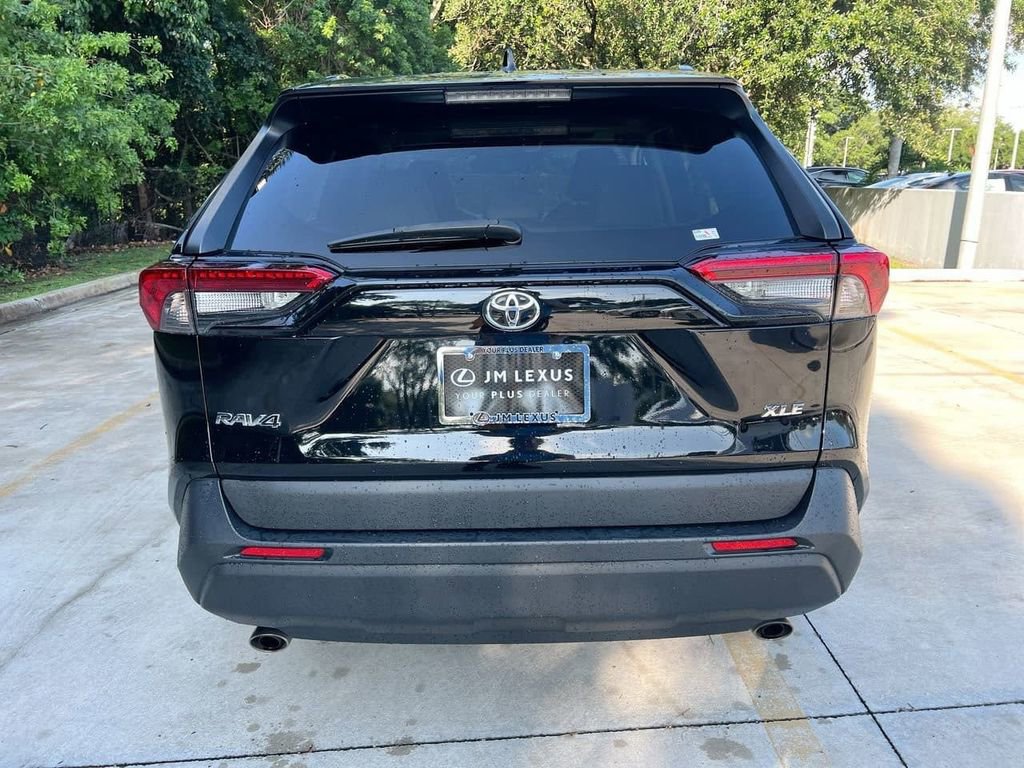 Used 2021 Toyota RAV4 XLE Premium FWD image 6