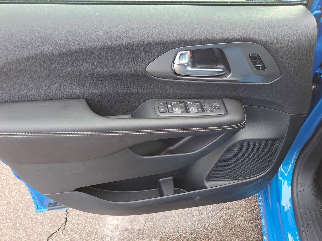 New 2026 Chrysler Pacifica Select w/ S Appearance Package image 19