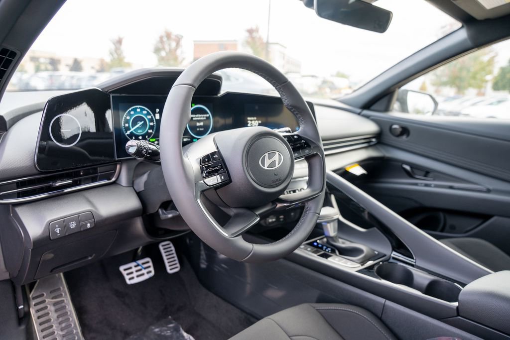 New 2025 Hyundai Elantra SEL image 18