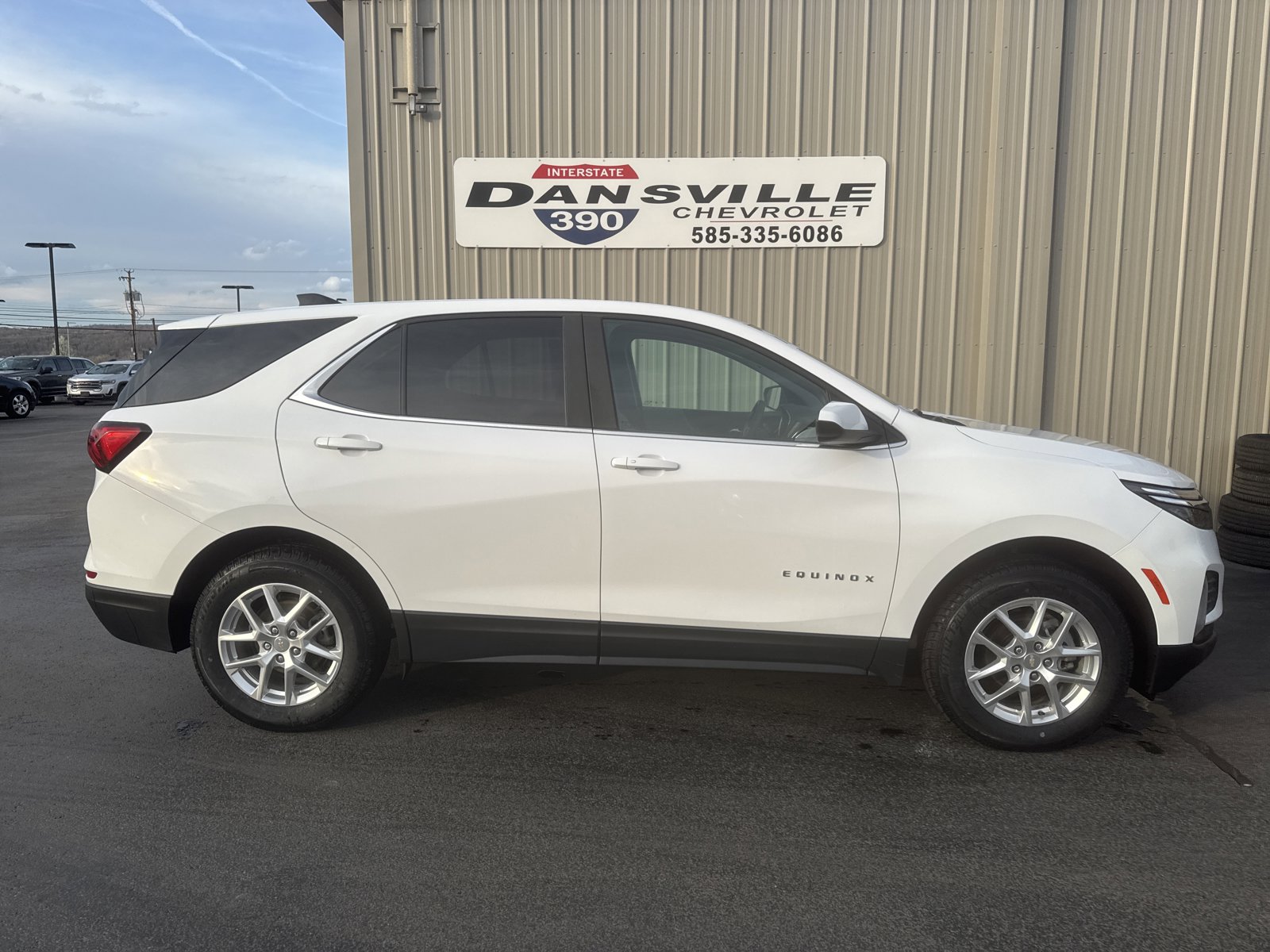 Used 2022 Chevrolet Equinox LT image 2