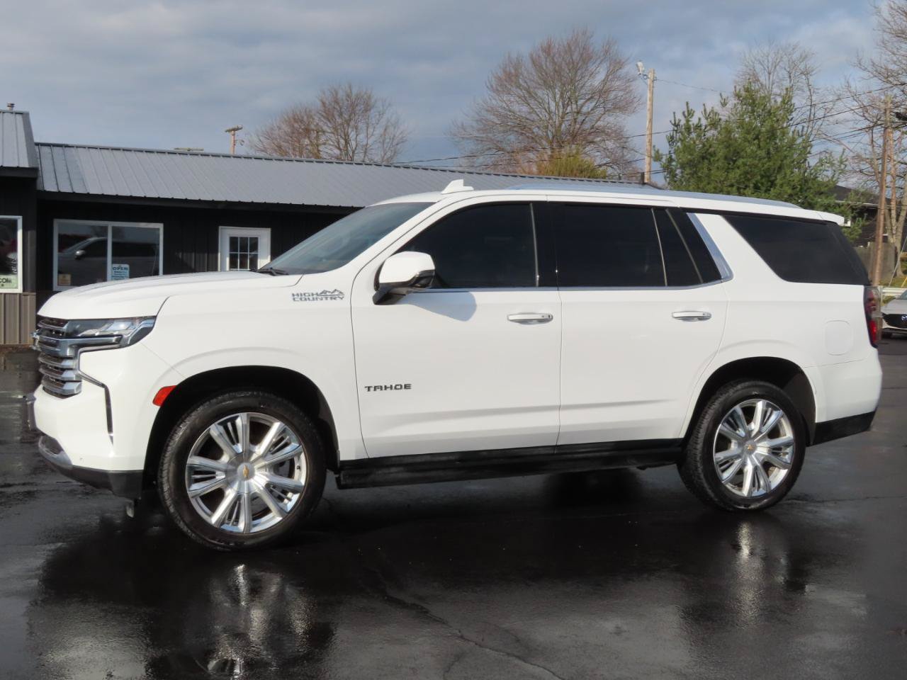 Used 2021 Chevrolet Tahoe High Country w/ Premium Package AWD/4WD image 2