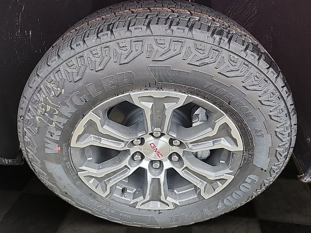 New 2026 GMC Sierra 1500 SLE w/ Preferred Package image 6