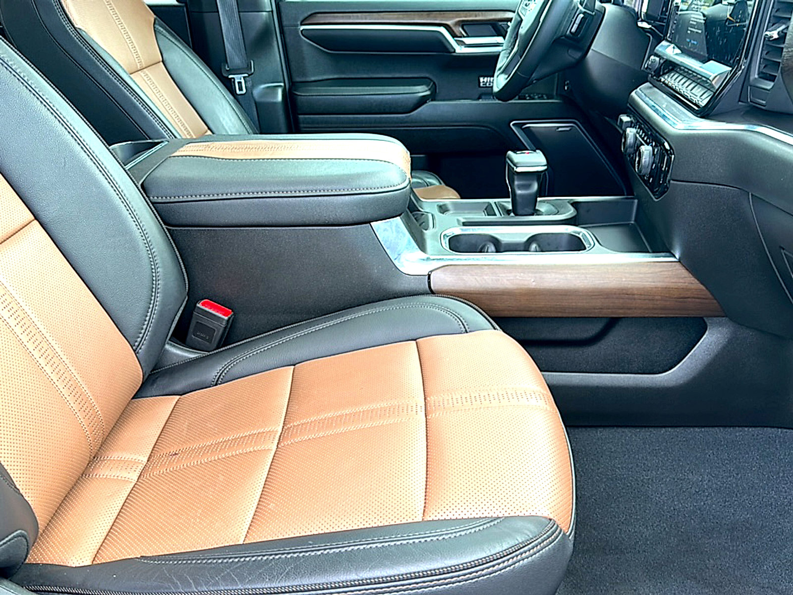 Used 2024 Chevrolet Silverado 1500 High Country w/ High Country Premium Package image 24