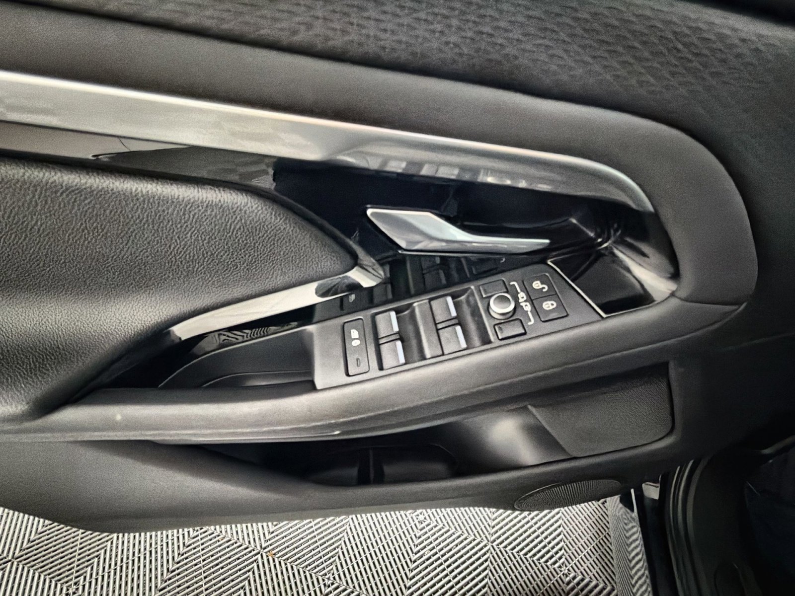 Used 2020 Land Rover Range Rover Evoque S image 15