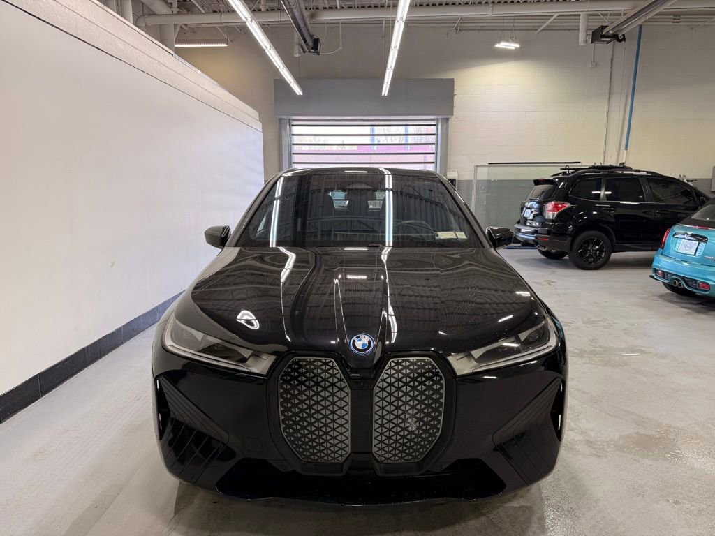 Used 2023 BMW iX xDrive50 w/ Premium Package AWD/4WD image 8