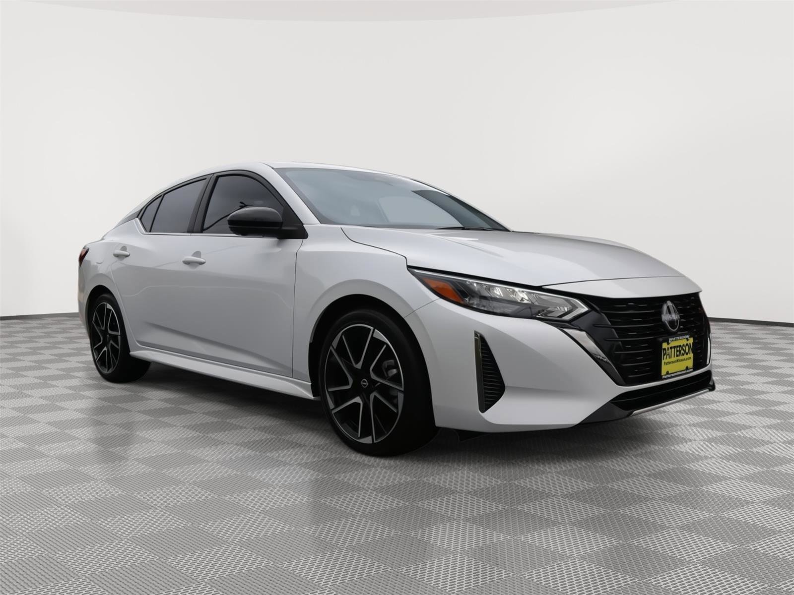 Used 2025 Nissan Sentra SR w/ SR Premium Package image 2