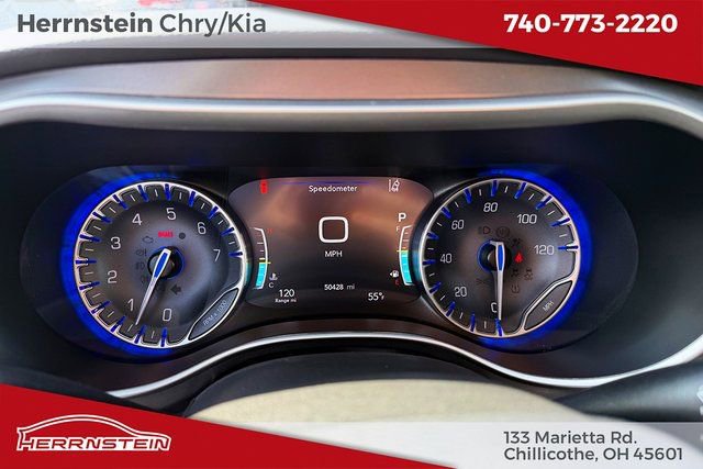 Used 2024 Chrysler Pacifica Touring-L image 16