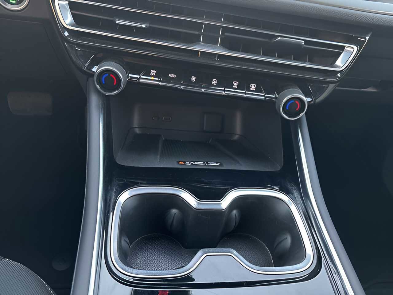 Used 2025 Chevrolet Traverse LT image 22