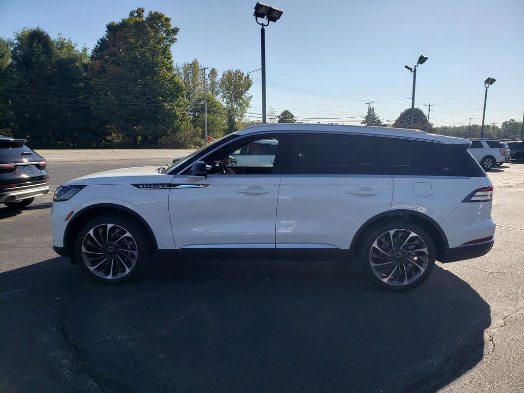 Used 2025 Lincoln Aviator Reserve w/ Equipment Group 201A image 4