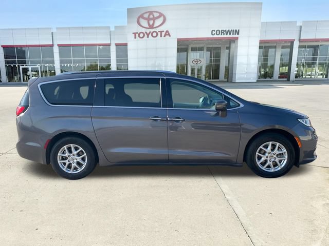 Used 2021 Chrysler Pacifica Touring-L FWD image 6