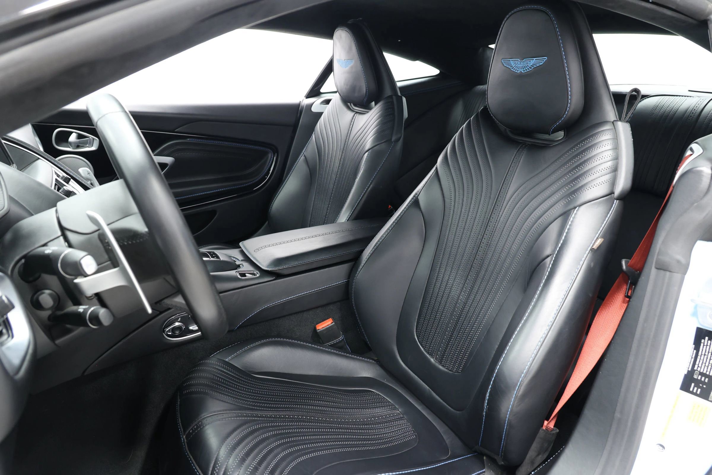 Used 2018 Aston Martin DB11 V12 image 3
