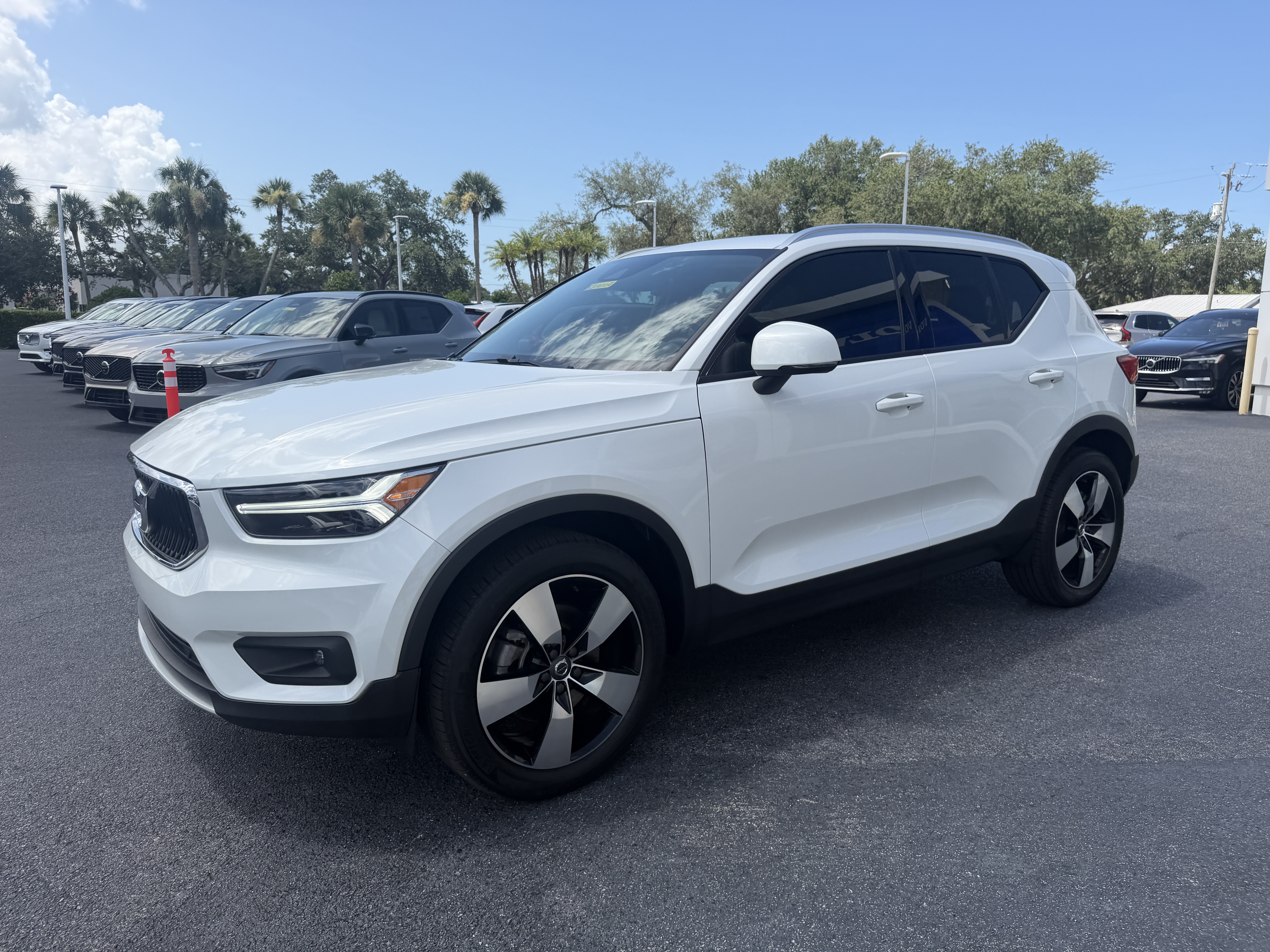 Used 2021 Volvo XC40 T5 Momentum w/ Protection Package Premier AWD/4WD image 7