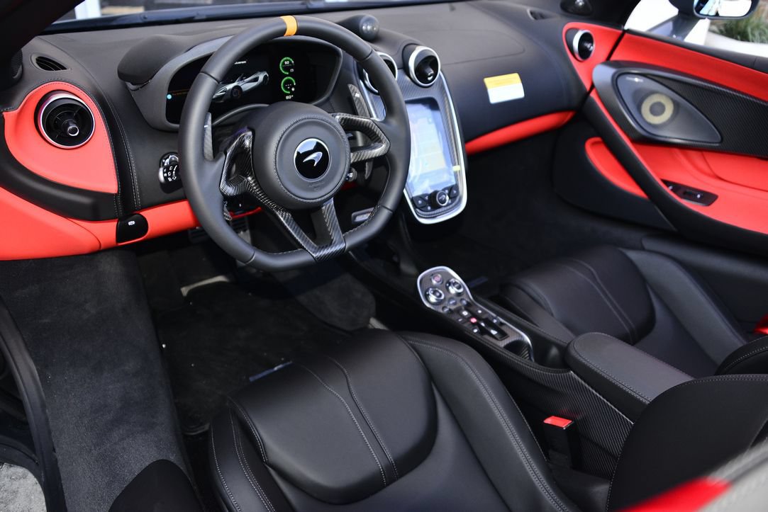 Used 2020 McLaren 600LT Spider RWD image 8