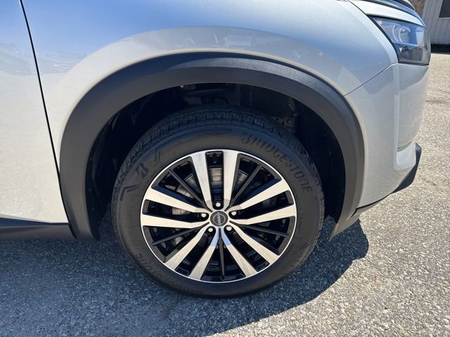 Used 2023 Nissan Pathfinder Platinum AWD/4WD image 14