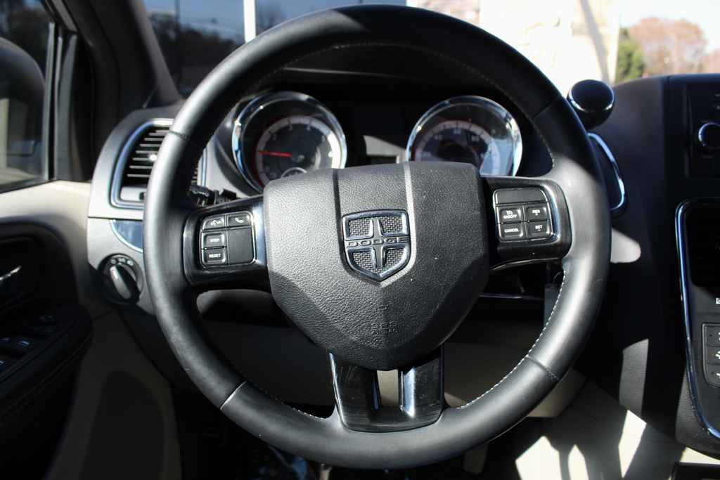 Used 2015 Dodge Grand Caravan SE image 14
