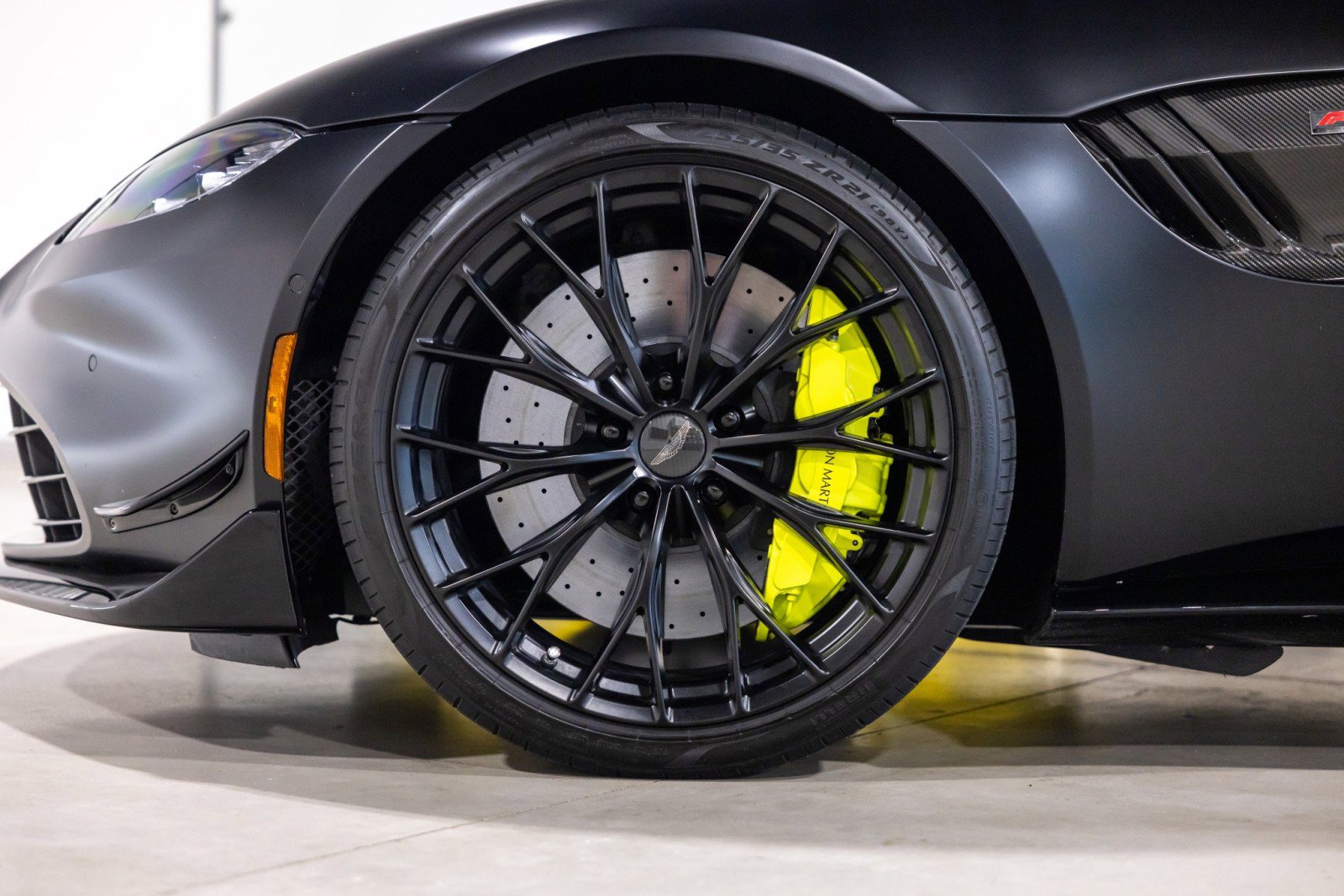 Used 2022 Aston Martin V8 Vantage Coupe RWD image 19