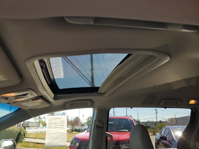 Used 2015 Toyota Sienna XLE w/ XLE Navigation Package FWD image 18