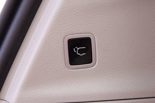 Used 2024 Chrysler Pacifica Touring-L image 27