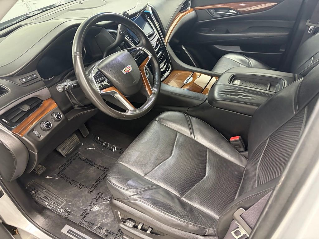 Used 2017 Cadillac Escalade ESV Luxury AWD/4WD image 12