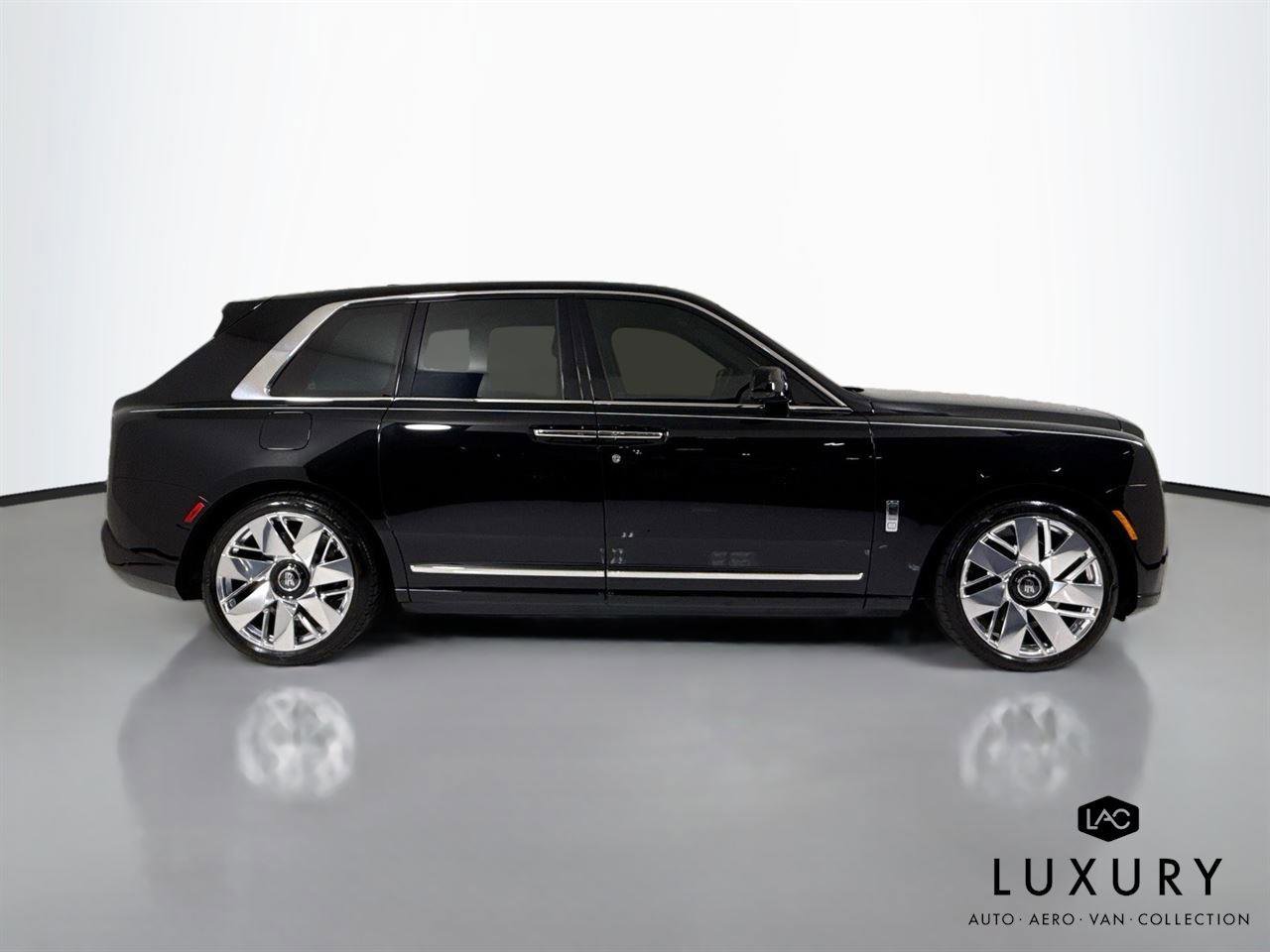 Used 2025 Rolls-Royce Cullinan AWD/4WD image 4