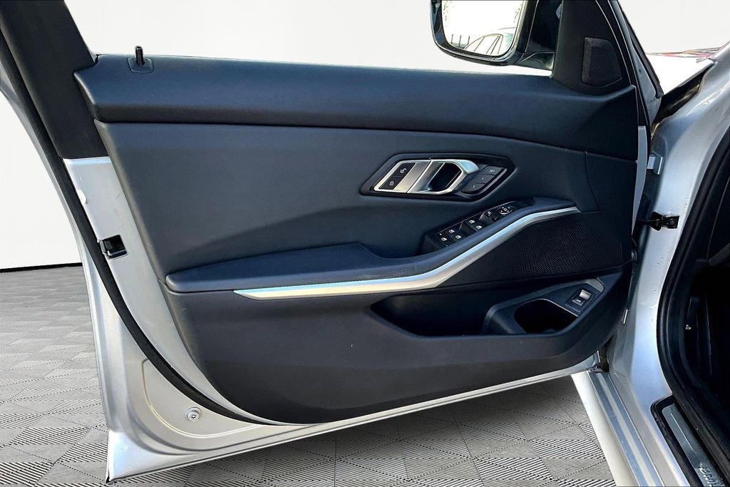 Used 2019 BMW 330i Sedan w/ Convenience Package image 17