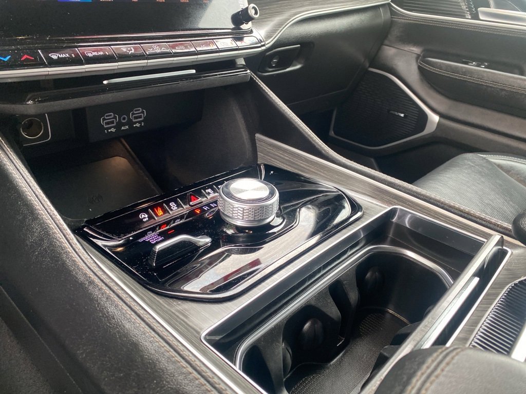 Used 2024 Jeep Wagoneer Series II w/ Flexible Seating Group image 17