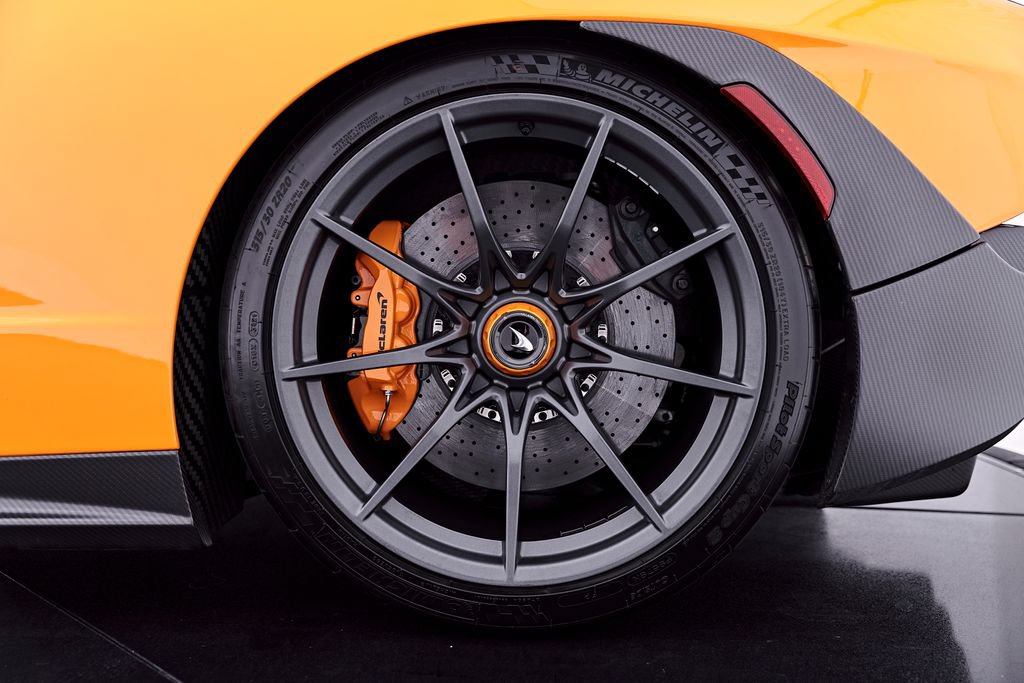 Used 2019 McLaren Senna RWD image 52