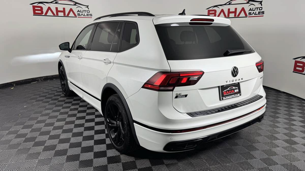 Used 2023 Volkswagen Tiguan SE R-Line AWD/4WD image 4