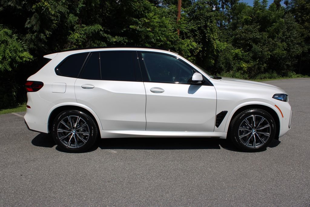 New 2026 BMW X5 xDrive50e w/ M Sport Package image 9