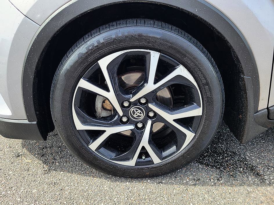 Used 2018 Toyota C-HR XLE image 8