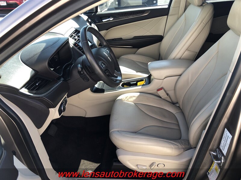 Used 2018 Lincoln MKC Reserve w/ Lincoln MKC Climate Package FWD image 11