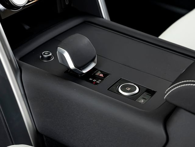 New 2026 Land Rover Discovery Limited Edition AWD/4WD image 21