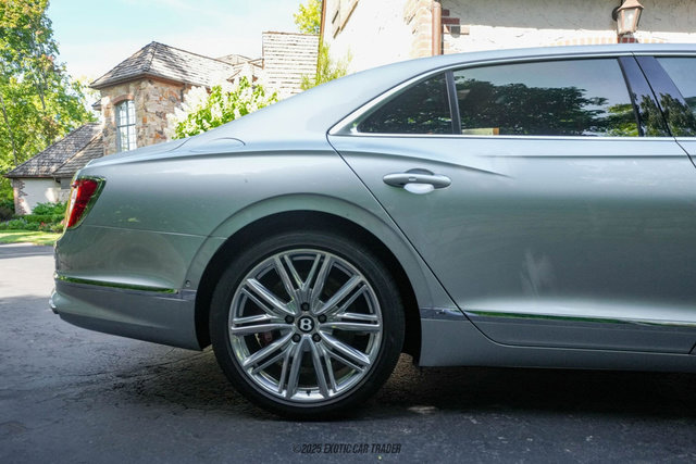 Used 2022 Bentley Flying Spur V8 image 10