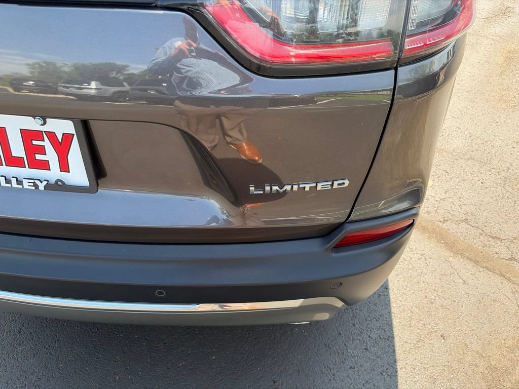 Used 2019 Jeep Cherokee Limited AWD/4WD image 17