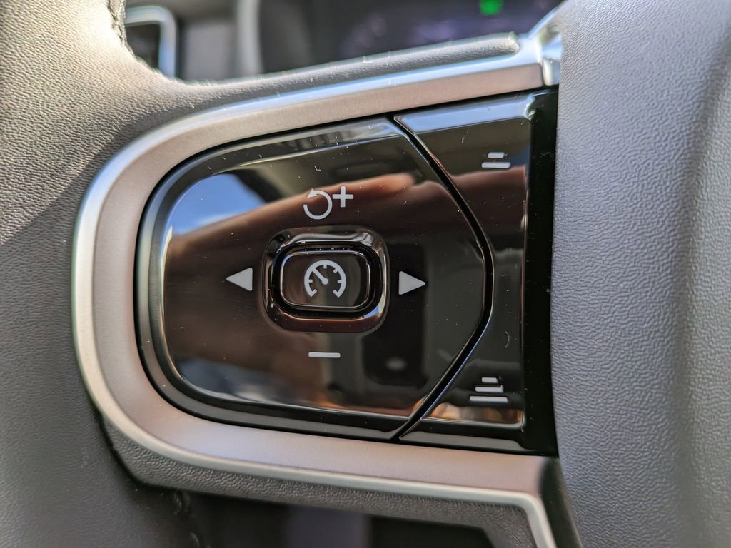 New 2026 Volvo XC90 B6 Plus w/ Protection Package Premier image 24